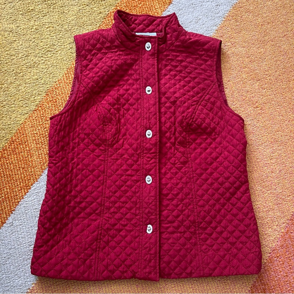 Dressbarn Quilted Red Vest w/Silver-toned Twist-Lock Clasps. Sz. M